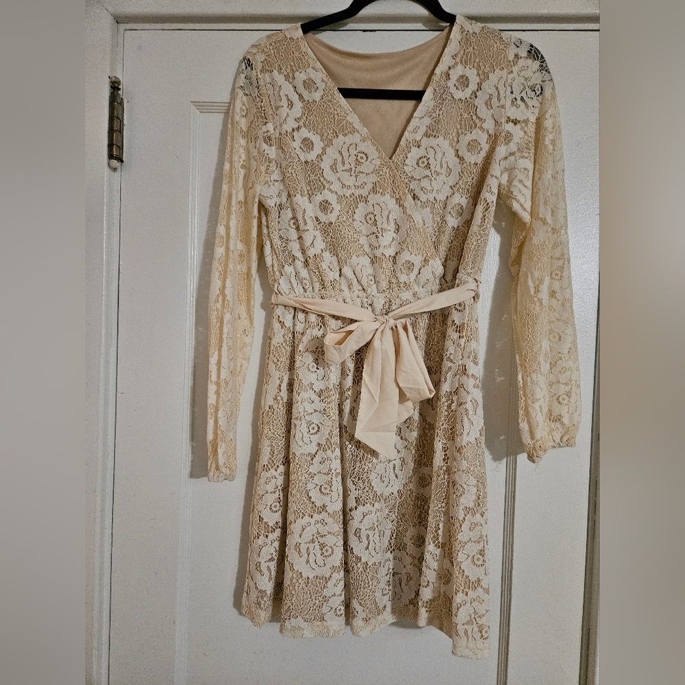 Apricot Crochet Lace Belted V-Neck Wrap Mini Dress Size Small. - Picture 2 of 5